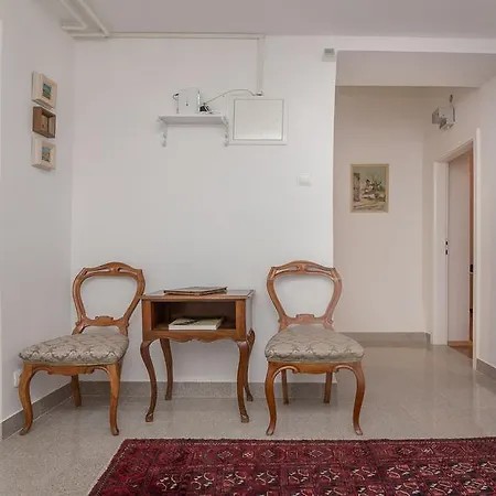 E&e Apartment